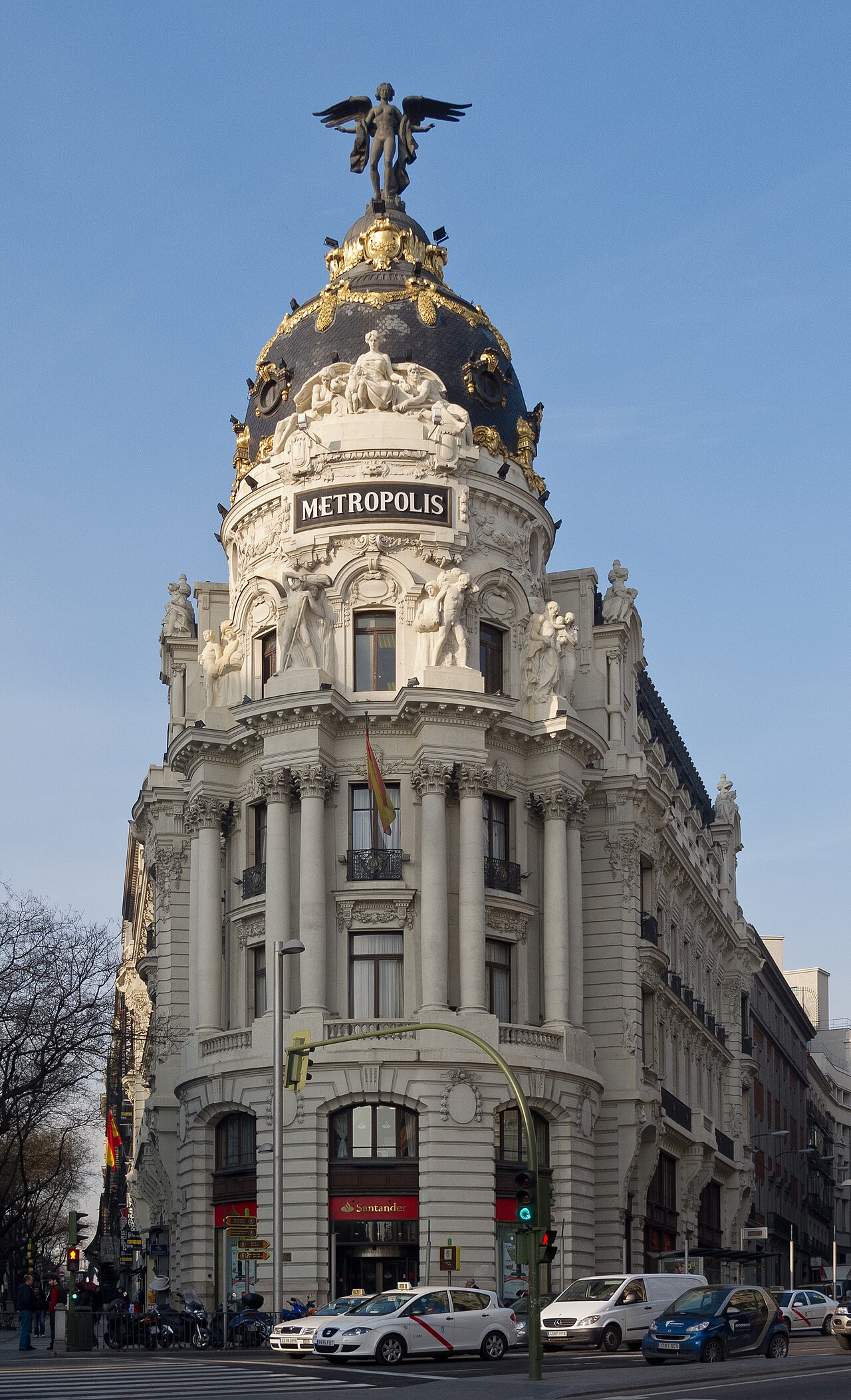 Madrid monumental, cultura de tabernas y conexión de terruños